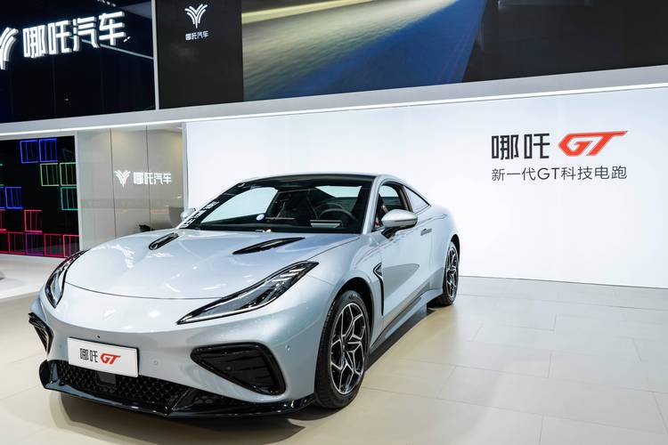 惠州116哪吒汽车在智能汽车领域的表现，领途汽车在新能源汽车市场中的影响力